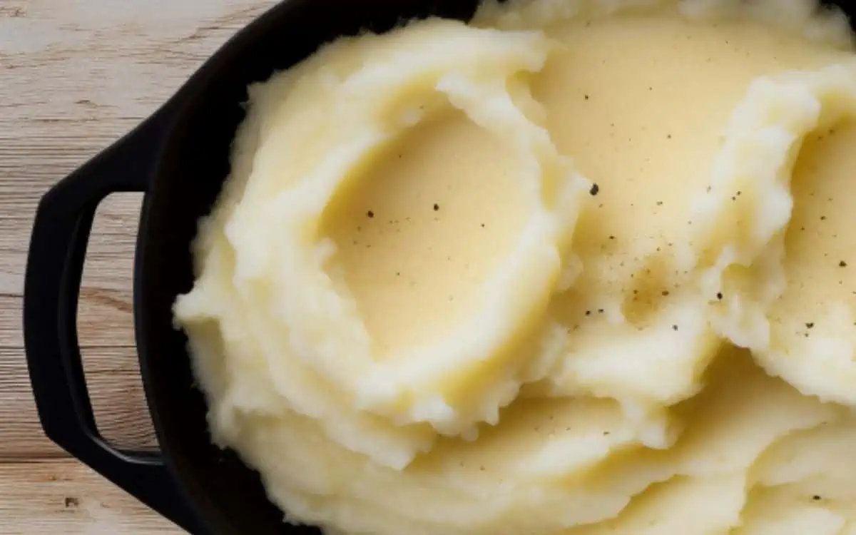 Mashed potatoes in a black dish.